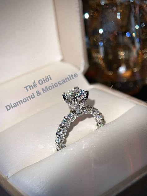 خواتم خطوبة, Expensive Wedding Rings, Big Wedding Rings, Pretty Engagement Rings, Dream Wedding Ring, Cute Engagement Rings, Expensive Jewelry Luxury, Future Engagement Rings, Luxe Jewelry