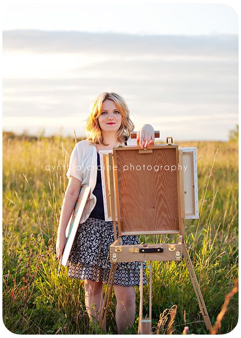 Painter Photography, Art Pictures Ideas, Senior Year Pictures, Grad Picture Ideas, Cv Inspiration, Unique Senior Pictures, Senior Photos Boys, Senior Photography Poses, Graduation Picture Poses