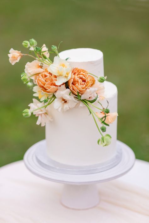 Sunset Cake, Cake Fresh Flowers, Wedding April, Wedding Cake Fresh Flowers, The Wedding Planner, Cake Flowers, Simple Wedding Cake, Wedding Cakes With Flowers, Best Wedding Planner