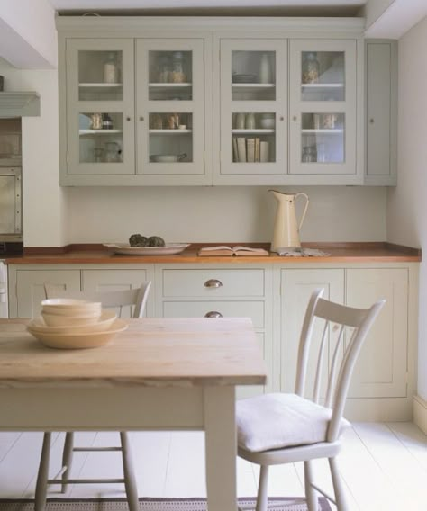 Plain English kitchen with units painted in Farrow and Ball French Gray paint. Full details on Modern Country Style blog: Colour Study: Farrow and Ball French Gray in interiors Farrow And Ball French Gray Kitchen, Farrow And Ball French Grey Kitchen Cabinets, French Gray Farrow And Ball Kitchen, French Grey Farrow And Ball Kitchen, French Grey Kitchen Cabinets, French Gray Kitchen, French Grey Kitchen, Farrow And Ball French Grey, Farrow And Ball Kitchen