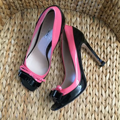 Pink Leopard Shoes, Vintage Pink Heels, Metallic Pink Heels, Early 2000s Heels, 2000’s Shoes, Cute Preppy Shoes, Pink And Black Heels, Pink Black Aesthetic, 2000s Heels