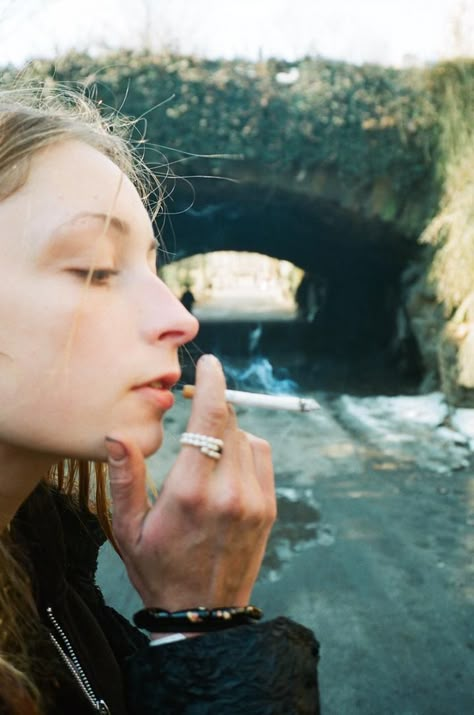 Arielle Holmes, Heaven Knows What, Irish Goodbye, Weird Photography, Eternal Summer, I'm With The Band, Miss World, Cinematic Photography, Film Stills