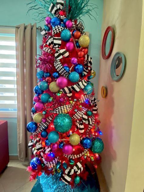 Bright Colors Christmas Tree, Colorful Christmas Tree Decor, Christmas Tree Black And White, Turquoise Christmas Tree, Christmas Tree Black, Tree Black And White, Make Christmas Tree, Glam Christmas Tree, Winter Dinners