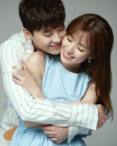 Upcoming MBC drama 'W' or 'W - Two Worlds' will not disappoint you!Recently, MBC dropped some of the… Han Hyo Joo Lee Jong Suk, W Two Worlds Wallpaper, W Korean Drama, Kang Chul, Moorim School, Asian Couple, Lee Jung Suk, Korean Wedding Photography, Hyo Joo