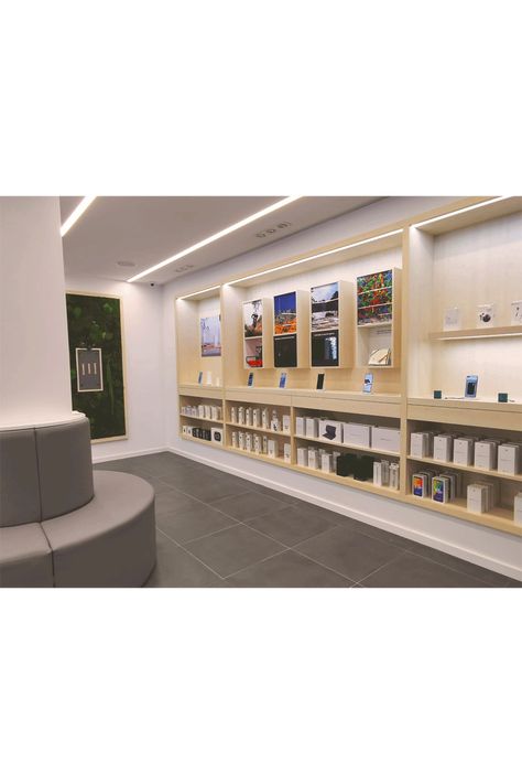 Phone Shop Design Interiors, Shop Interior Design Display, Mobile Shop Design Interior, Phone Accessories Shop Design, Mobile Store Design, Phone Store Design, Store Counter Design, Smartphone Store, Apple Store Design