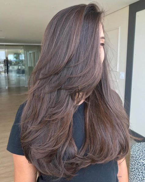 Chic Sliced Cut for Long Thick Hair Long Hair With Layers, Haircuts For Long Hair With Layers, Bronde Balayage, Extra Long Hair, Long Layered Haircuts, Hair With Layers, Long Brown Hair, Haircuts Straight Hair, Brown Blonde Hair