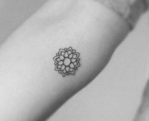 Small Round Tattoos, Round Tattoos, Round Tattoo, Model Tattoo, Best Friend Tattoos, Friend Tattoos, Tattoo Idea, Tattoos With Meaning, Henna Tattoo