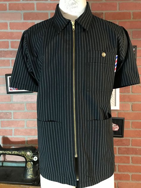 Barber smock Barber Outfits Men, Barber Uniform Men, Barber Smock, Barber Clothing, Ring Snap, Barber Logo, Barber Apron, Barbershop Design, Barber Pole