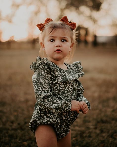 Ruffle Bubble Romper GOALS! The Rhodes is officially a seasonal staple. Complete with everything we love for fall: ruffles, bubbles, muted colors & more, she stands out and holds up to any trendy piece for your infants & toddlers! The lightweight fabric dresses up the onesie style and when paired with a fringed