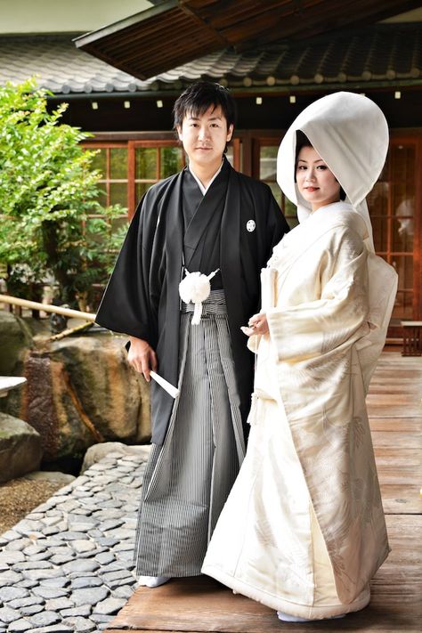 japan traditional wedding outfits from around the world wedding dress bride groom Wedding Dress Japanese, Foreign Wedding, Traditional Japanese Wedding, Japanese Wedding Dress, Japanese Wedding Kimono, Traditional Japanese Kimono, Traditional Wedding Attire, Japanese Wedding, Wedding Kimono