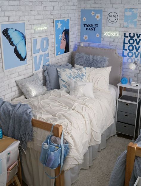 College Dorm Room Ideas Blue And Grey, Blue White Gray Bedroom Aesthetic, Blue And Grey Dorm Room Aesthetic, Light Blue And Grey Dorm Room Ideas, Grey And Blue Room Ideas Bedroom, Grey And Light Blue Bedroom Ideas, Light Blue Room Aesthetic Ideas, Dorm Blue Aesthetic, Blue And Green Dorm Room Aesthetic