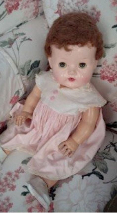 ATHOME-TREASURES-TEARSDOLL-MCT Tiny Tears Doll, Childhood Images, Doll Room, Feeling Nostalgic, Golden Oldies, Vintage Memory, Old Dolls, Doll Collection, Pink Decor