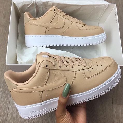 Outfit Converse, Latest Shoe Trends, Nike Shoes Outlet, Nike Shoes Women, Shoes Outlet, Womens Running Shoes, Cute Shoes, Tennis Shoes, Nike Air Force