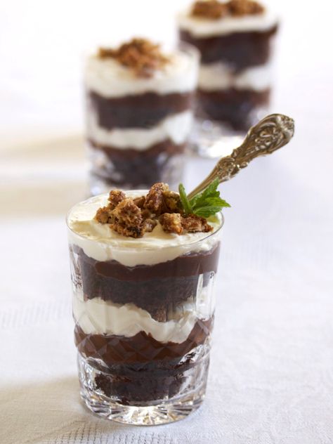 Bourbon ball trifle #dessert #bourbon #chocolate Kentucky Derby Desserts, Bourbon Ball, Cooking With Bourbon, Kentucky Derby Food, Kentucky Derby Recipes, Derby Recipe, Shot Glass Desserts, Derby Party Food, Kentucky Derby Party Food