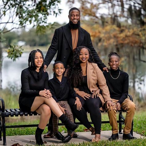 Family Pics Wearing Black, Family Winter Photoshoot Outfits Black, All Black Fall Family Pictures, Black Families Christmas Pictures, Melanin Family Photoshoot, Black Family Of 6 Photoshoot, Fall Black Family Pictures Outfits, Christmas Picture Ideas Black Family, Black Family Fall Photoshoot Outfits