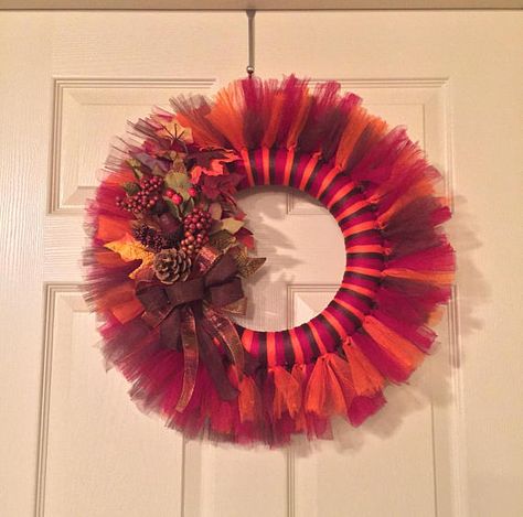 Fall Tulle Wreath, Halloween Tulle Wreath, Tulle Wreath Diy, Tulle Crafts, Mesh Ribbon Wreaths, Tulle Wreath, Clothes Pin Wreath, Mesh Wreath Diy, Thanksgiving Wreaths