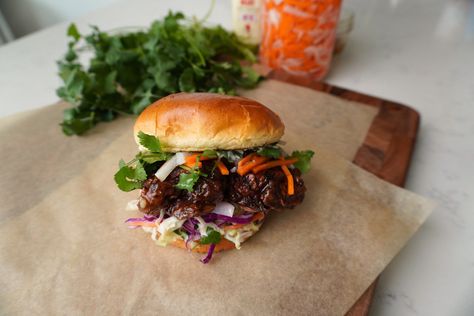 Thai Chicken Sandwich, Vietnamese Chicken Sandwich, Asian Fried Chicken Sandwich, Thai Fried Chicken Sandwich, Fried Chicken Burger Recipe, Fried Fish Sauce, Vietnamese Chicken Salad Milk Street, Korean Fried Chicken Sandwich, Vietnamese Sandwich Banh Mi