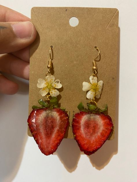 Diy Fruit Earrings, Strawberry Jewelry Aesthetic, Fruit Earring, Cute Fruit Design Earrings, Strawberry Earrings Aesthetic, Earwigs, Look 80s, Strawberry Earrings, Fruit Jewelry