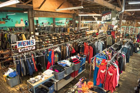 Treasure hunters will have plenty of second-hand shopping success at these spots. Best Thrift Stores, Thrift Store Furniture, Curated Outfit, Resale Store, Second Hand Shop, Thrifted Outfits, Clothes Casual, Consignment Shops, 1960s Fashion