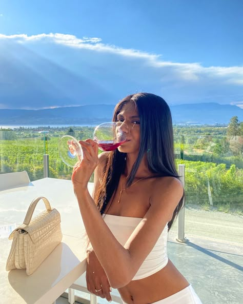 Natalie Prasad on IG wearing an all white outfit with a glass of red wine at a vineyard Vineyard Poses Instagram, Vinyard Wine Outfit, Winery Pics Ideas, Winery Photo Ideas Instagram, Cute Winery Pictures, Winery Picture Ideas Instagram, Winery Asethic, Vineyard Photo Ideas, Wine Tasting Picture Ideas