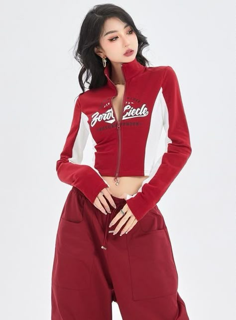 White And Red Outfit Ideas, Red Sporty Outfit, Red Outfit Women, Red And White Clothes, White And Red Outfit, Red White Outfit, Street Athleisure, Outfits With Red, Red And White Outfit