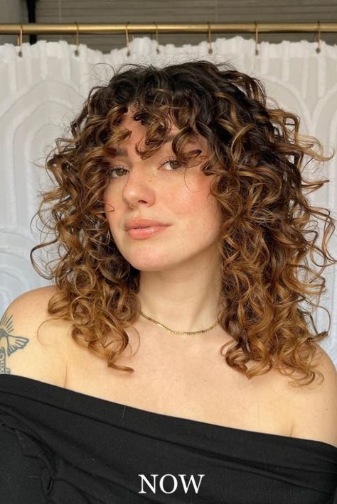 Curly Cut Layers, Face Framing Bangs Curly Hair, Layers For Curly Hair, Face Framing Curls, Framed Face Haircut, Short Curly Hair Styles, Curly Hair Model, Medium Hairstyle, Curly Cut