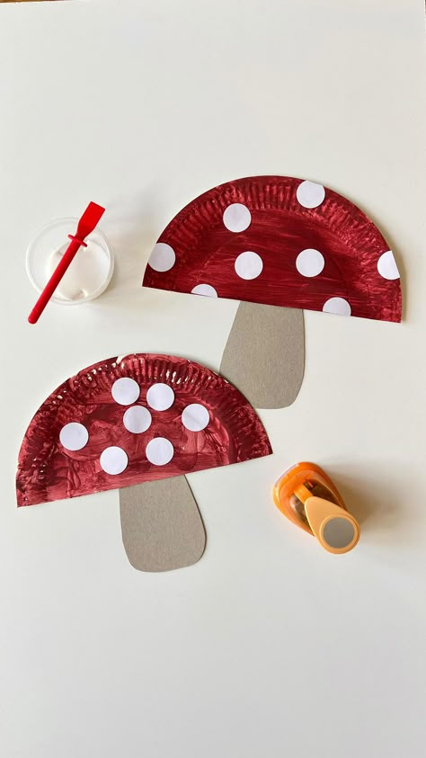 Mushroom Art And Craft For Preschool, Fall Art Projects For Toddlers Easy, Montessori Art And Craft Ideas, Paper Plate Autumn Craft, Fall Nature Crafts Preschool, Art And Craft Ideas For Kindergarten, Art Activities For First Grade, Kids September Crafts, Paper Plate Mushroom Craft