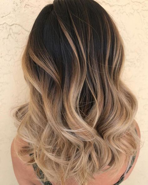 Need some more hair-color inspiration? We've got some for you right here, thanks to a little Instagram sleuthing. We spoke with Fort Lauderdale-based hair colorist Carra Osullivan on the steps to achieve this "Toasty Melt" blonde-to-brunette balayage. #blondecurlyhair Color Melting Hair, Medium Blonde Hair, Ombré Hair, Balayage Hair Blonde, Hair Balayage, Short Hair Balayage, Balayage Brunette, Brunette To Blonde, Brown Blonde Hair