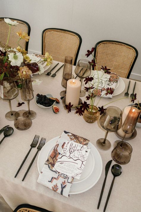 Kinfolk Table Setting, Modern Boho Tablescape, Dried Fruit Tablescape, Dramatic Table Settings, Edgy Fall Wedding, Dark Green Tablescape, Moody Bud Vases Wedding, Fall Dinner Tablescape, Wedding Tablescape Inspiration