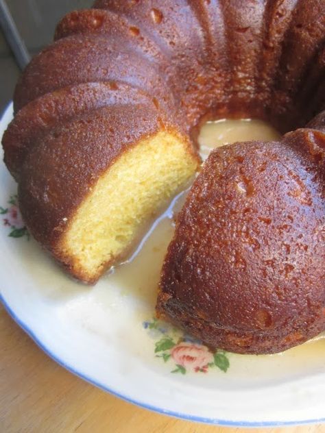 Food Fashion and Flow: Cream Sherry Pound Cake Sherry Cake, Caramel Apple Recipe Easy, Sherry Recipes, Caramel Apples Recipe, Caramel Apples Easy, Cake Recipes Easy Homemade, Boozy Desserts, Mini Bundt Cakes, Just Cakes