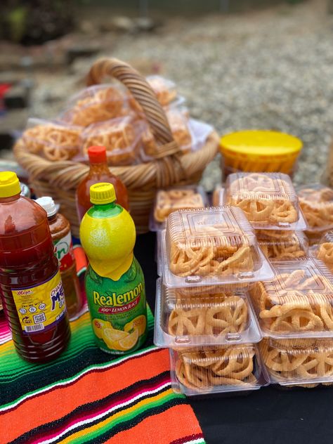 Mexico Wedding Food Ideas, Mexican Candy Box Ideas, Quince Mexican Candy Table, Mexican Ideas Party, Mexican Wedding Ideas Food, Mexican Candy Cart Ideas, Mexican Food For Quinceanera, Mexican Birthday Dinner, Mexican Theme Table Centerpieces