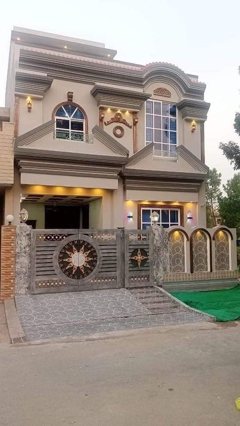 Castle House Design, Modern Bungalow House Design, Small House Front Design, House Balcony Design, House Design Ideas, Small House Elevation Design, Modern Bungalow House, Building House Plans Designs, House Arch Design