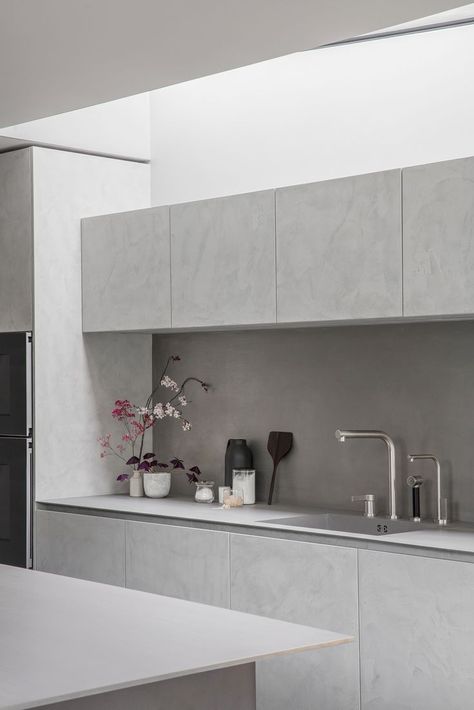 Super sleek kitchen design for a project in west London - the cabinet doors have been hand-plastered with a unique concrete finish to provide texture and depth which we complemented with a hot-rolled steel worksurface and splash-back. We welded in the matching steel sink and recessed drainer for a seamless junction. Styling: Alex Kristal / Photography: @7am_creative Concrete Cabinets Kitchen, Concrete Kitchen Cabinets, Concrete Kitchens, Concrete Cabinets, Concrete Backsplash, Sleek Kitchen Design, Concrete Bar, Concrete Finish, Sleek Kitchen