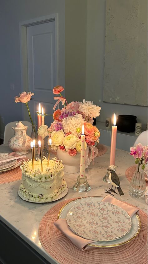 Birthday Cake Table Set Up, Galentines Party Decor Coquette, Galentines Party Coquette, Birthday Dinner Meal Ideas, Birthday Brunch Cake, Girly 21st Birthday, Girly Brunch Decor, Girly Birthday Party Aesthetic, Birthday Party Ideas Coquette