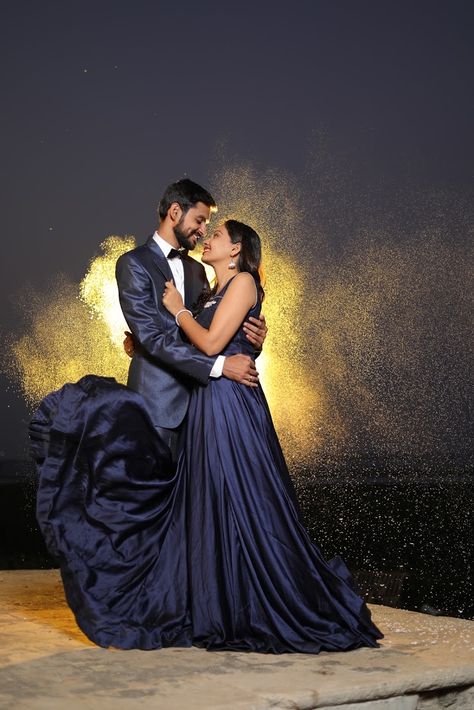 Pre Wedding Photoshoot Props, Pre Wedding Photoshoot Outfit, Wedding Photoshoot Props, Indian Wedding Photography Couples, Pre Wedding Photoshoot Outdoor, Indian Wedding Couple Photography, Wedding Pose, Outdoor Couple, Bride Photoshoot