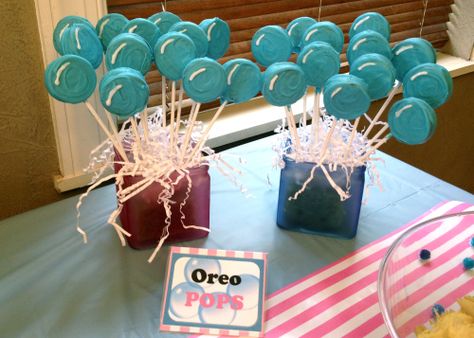 Bubble Party Theme, Bubble Birthday Party, Bubbles Balloons, Bubble Birthday Parties, Bubble Birthday, Cute Table, Bubble Party, Oreo Pops, Bubble Guppies