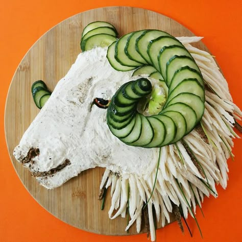 Vegetable Animals, Cake Pizza, Pizza Sandwich, Food Art For Kids, Food Sculpture, Food Artists, Food Aesthetics, Creative Mom, Pasta Food