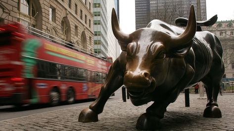 Supporters say Dodd Frank reform will helps banks grow, but critics warn of a return to reckless behaviour. Bulls And Bears, Usa Images, Bulls Wallpaper, Ny State Of Mind, News Broadcast, Urban Painting, Horrible Bosses, Simple Western Wallpaper, Us Senate