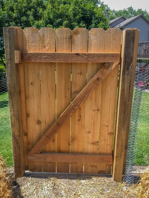 DIY Cedar Garden Gate | Four Kids and a Chicken Wood Gate Diy, Garden Gates Wooden, Diy Garden Gate, Wooden Gate Designs, Cedar Gate, Diy Gate, Wood Fence Gates, Tor Design, Wooden Garden Gate