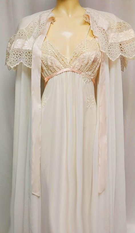 EYE FUL BY RUTH FLAUM BRIDAL TROUSSEAU EMBROIDERED EYELET & APPLIQUES SHAWL COLLAR PEIGNOIR & NIGHTGOWN SET 1950 Nightgown, Vintage Nightgown Aesthetic, Vintage Glamour Aesthetic, Nightgown Aesthetic, Bridal Trousseau, Nightgown Vintage, Nightgown Sets, Peignoir Sets, Dressing Gowns