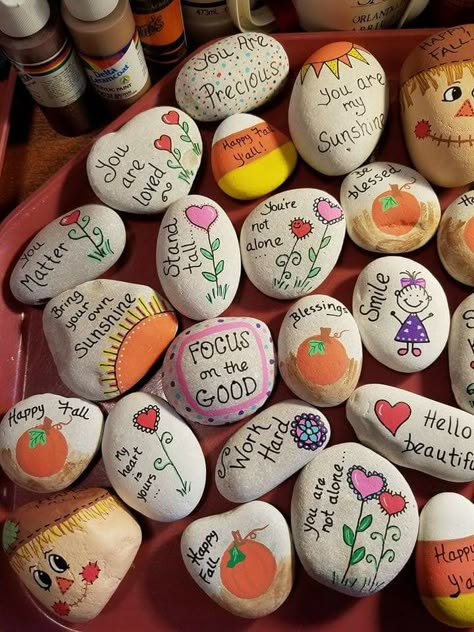 Painted Rocks Painted Rock Ideas, Inspirational Rocks, Painted Rocks Craft, Painted Rocks Diy, Rock Painting Ideas Easy, Rock Ideas, Paint Rock, Rock Painting Designs, Stone Crafts