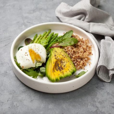 Healthy Breakfast Diet, Breakfast Quinoa, Quinoa Breakfast Bowl, Online Cooking Classes, Quinoa Breakfast, Vegan Blueberry, Diet Breakfast, Poached Egg, Breakfast Bowl