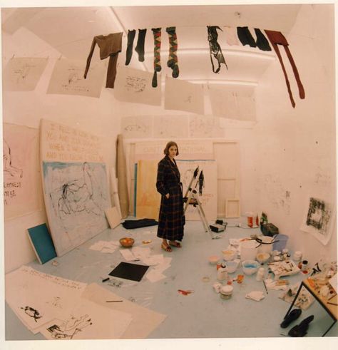 Tracey Emin - Exorcism of the Last Painting I Ever Made, 1996 Tracey Emin, Arte Inspo, A Level Art, Studio Space, Female Artists, Art Studios, Artist At Work, Performance Art, Art School