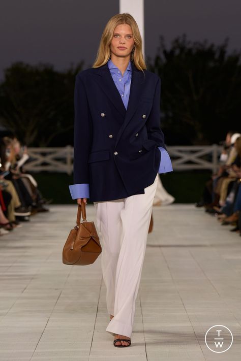 Ralph Lauren Fashion Show, Ralph Lauren Runway, Ralph Lauren Looks, Blue Slip Dress, Ralph Lauren Style, Ralph Lauren Collection, Spring Looks, Mode Inspiration, New York Fashion Week