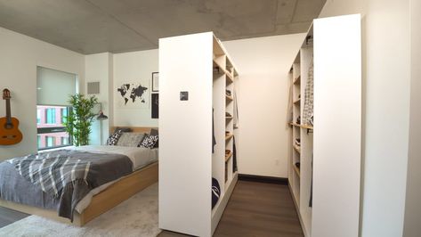 Small Closet Space, Walking Closet, Space Apartments, Small Closets, Small Space Storage, Small Space Diy, Small Room Design, Trendy Bedroom, Bedroom Wardrobe