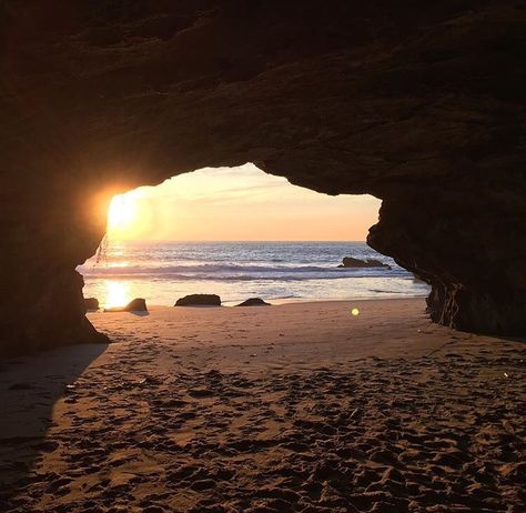 1,000 steps beach sea cave, Laguna Beach. creds @dominiquelmw insta Cave On Beach, Beach Cave Aesthetic, Beach Cave Photoshoot, Beach Cave, Cave Photoshoot, Beach Video, Sea Cave, Spa Design, Animation Background