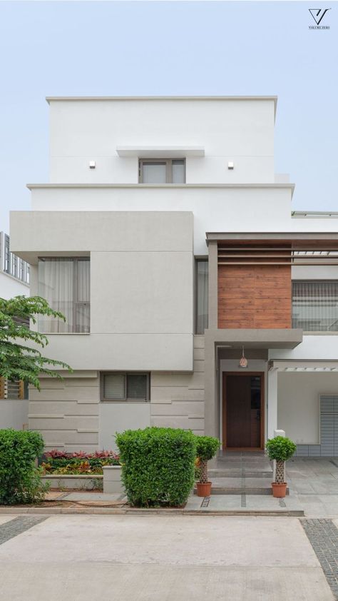 Modern Bungalow Exterior Design, Residential Architecture Concept, House Elevation Design Indian, House Paint Exterior Colour Schemes, Bungalow Exterior Design, Tranquil House, Bungalow Architecture, Facades Design, Indian House Exterior