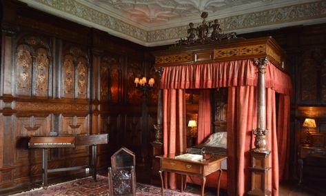 Tudor Bedroom, Tudor Decor, Wooden Beams Ceiling, Medieval Decor, Tudor Era, London Museums, Tudor House, English Design, The Tudor