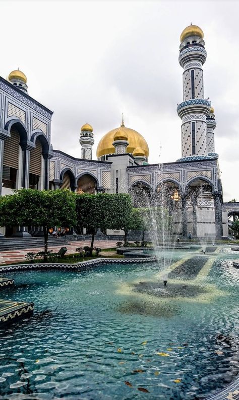 Jame' Asr Hassanil Bolkiah Mosque, Bandar Seri Begawan, Brunei. Brunei Mosque, Brunei Aesthetic, Video Layout, Brunei Travel, Bandar Seri Begawan, Abdul Mateen, Asia Continent, Country Aesthetic, Asian Countries