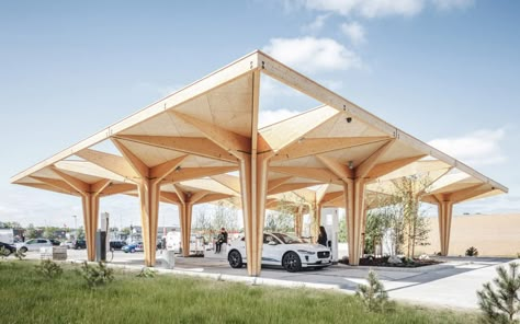 Architecture Restaurant, Car Charging Stations, Wooden Canopy, Electric Car Charging, Station Service, Ev Charging Stations, Wood Architecture, Wooden Structure, Electric Vehicle Charging Station